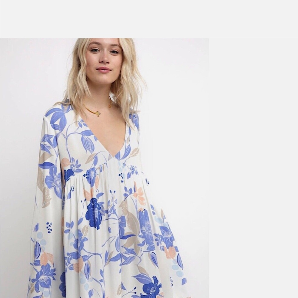 FREE PEOPLE 🌺Floral Blue and White Dress
